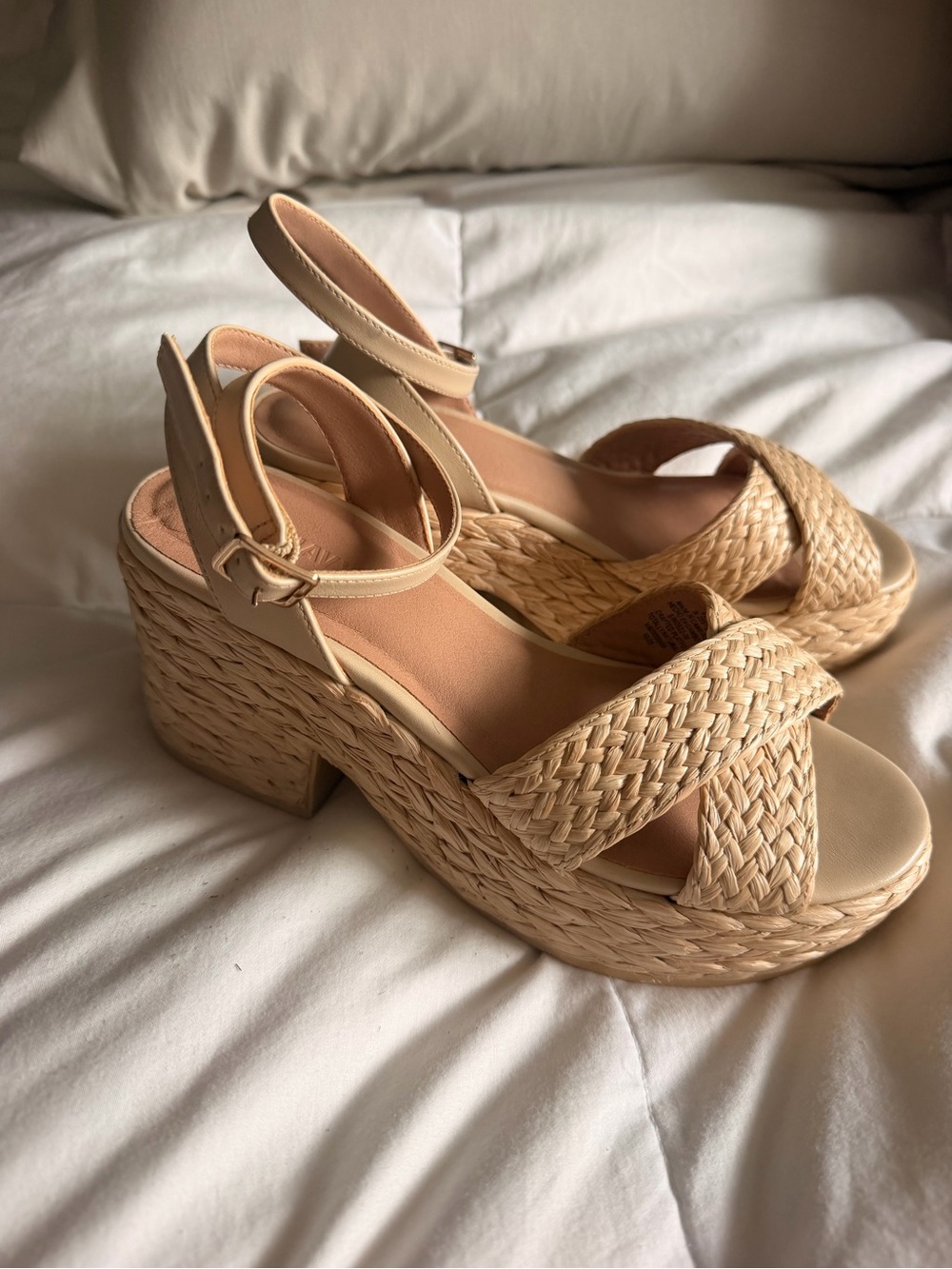 Old Navy Woven Platform Sandals in Natural Beige - Women